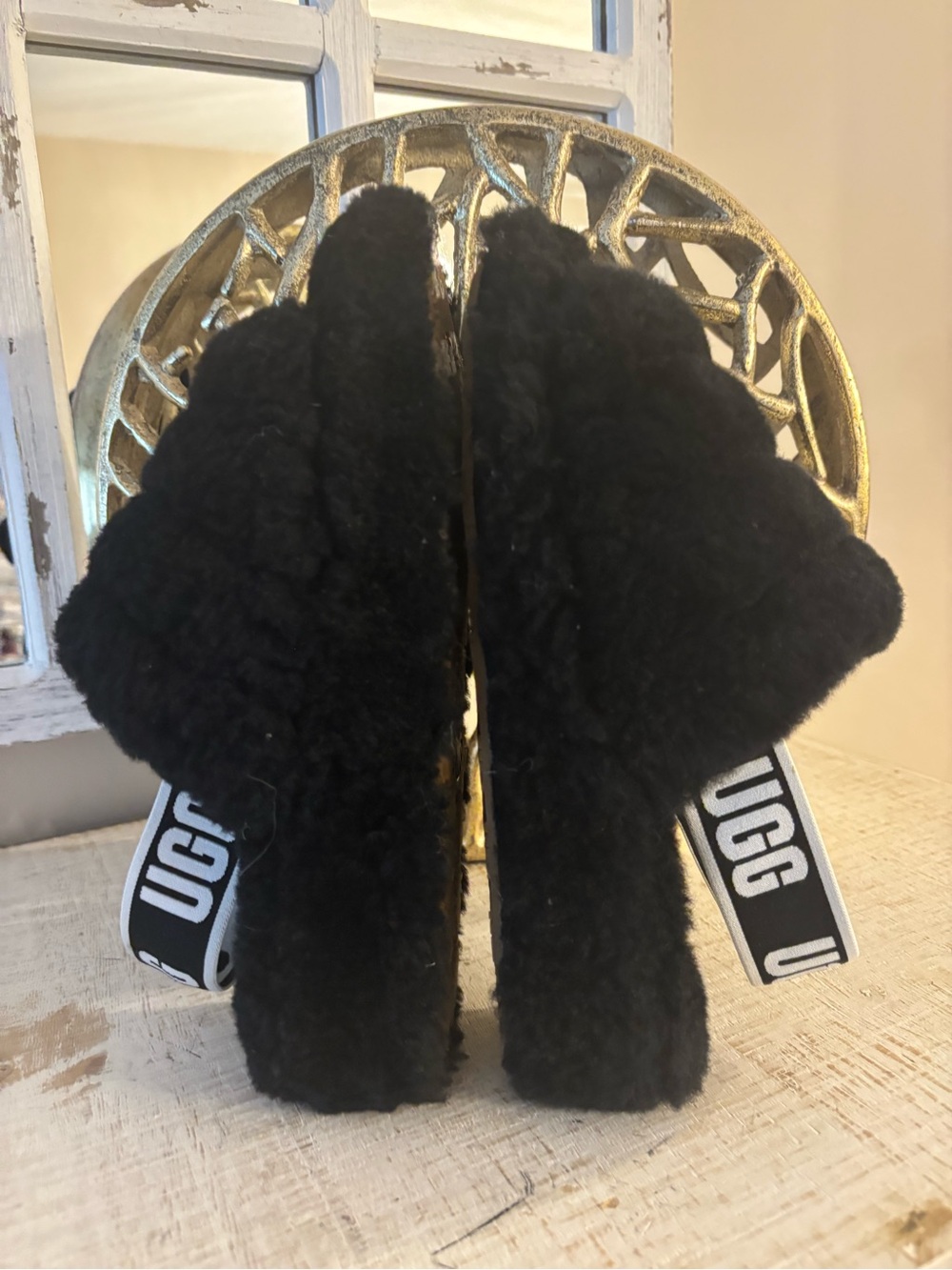 UGG Australia FLUFF YEAH Black Sheepskin Sandals In EUC